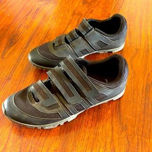 Pearl Izumi black  bicycle shoes all road V5. euro size 40